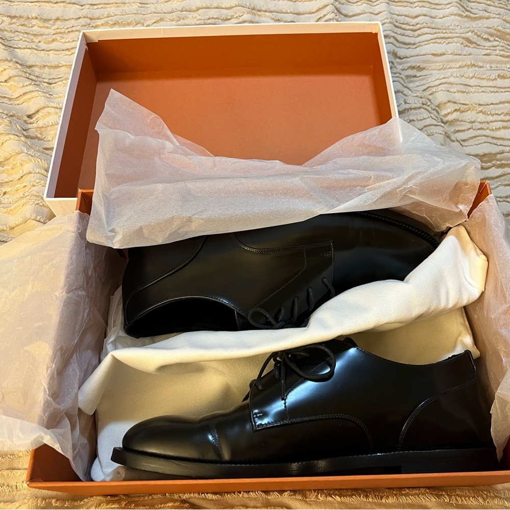 Lafayette 148 Black Oxford shoes in size 37.5 ( us 7 1/2 )